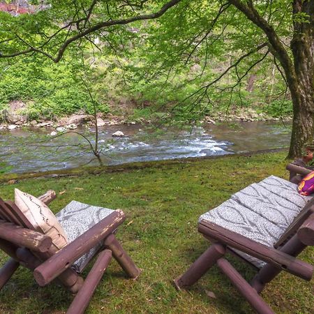 On The River ガトリンバーグ エクステリア 写真